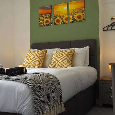 Emerald House - Tv In Every Bedroom! Neath Exterior photo