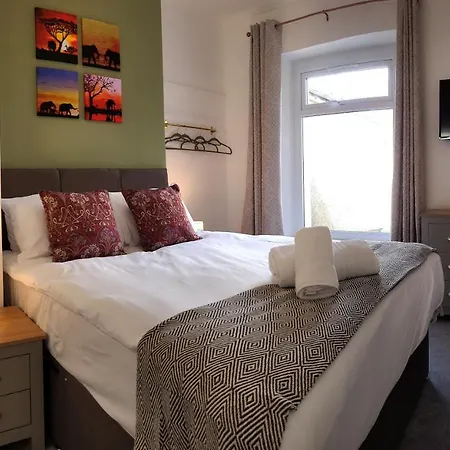 Emerald House - Tv In Every Bedroom! Neath Exterior photo