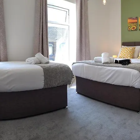 Emerald House - Tv In Every Bedroom! Neath Exterior photo
